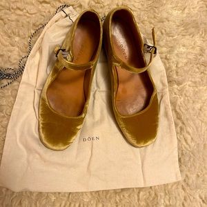 Doen Velvet Mary Janes size 8 (38-39)